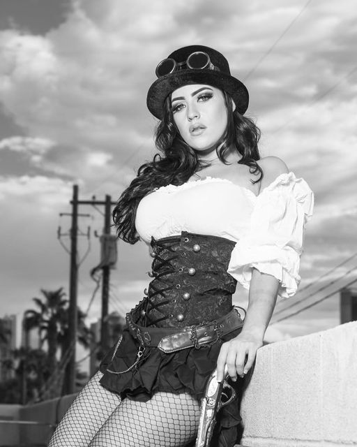 Black/Beige 6pc Steampunk Seductress in lace for rave looks