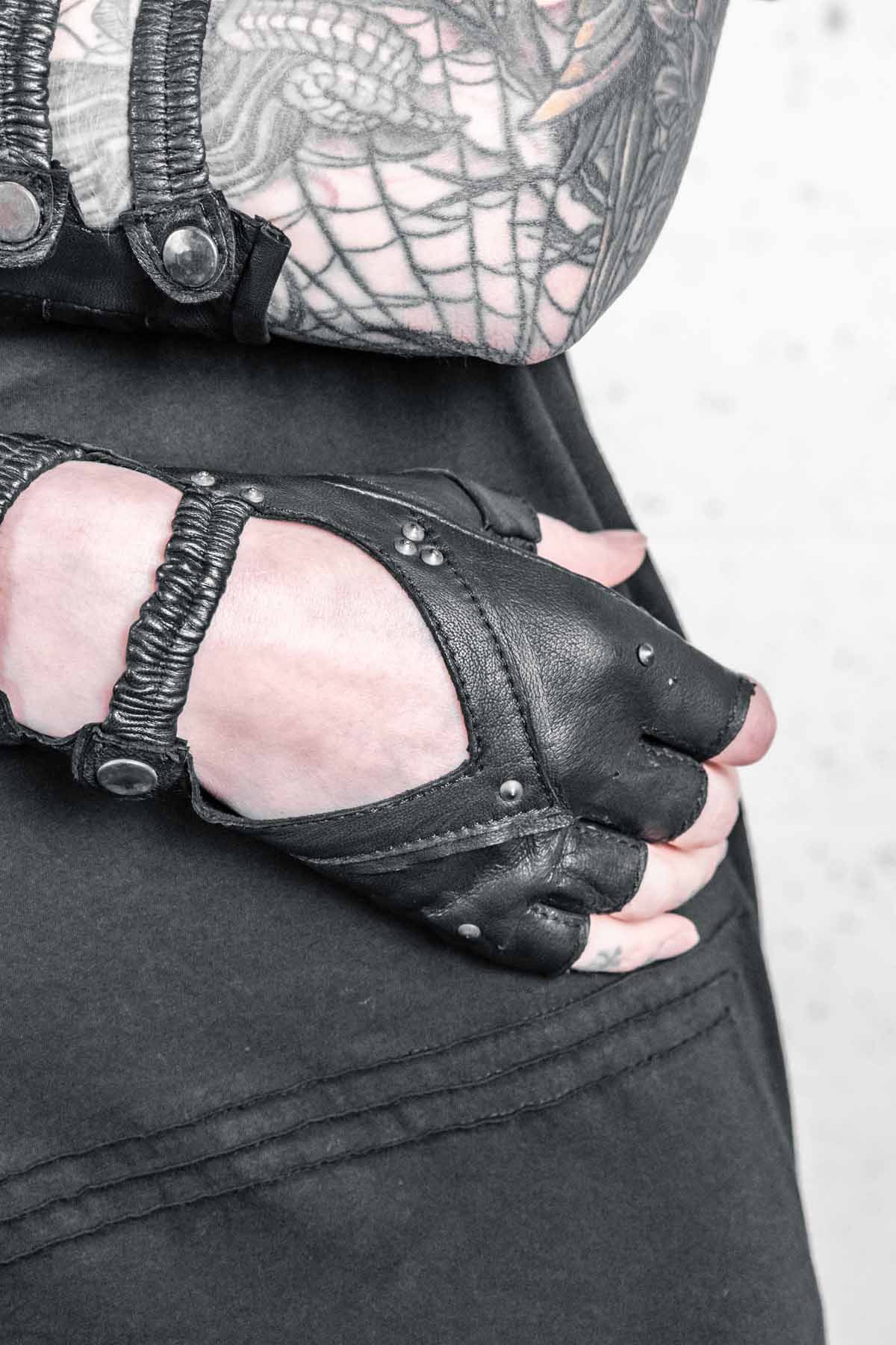 Minaret Leather Gauntlets