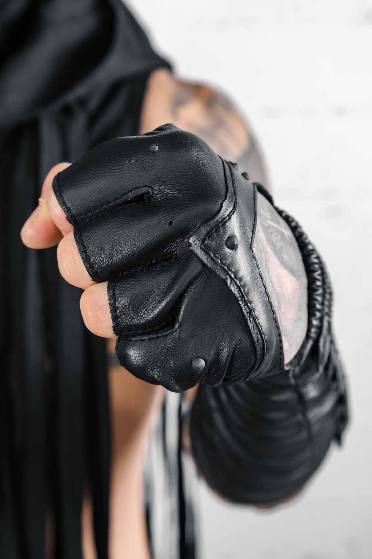 Minaret Leather Gauntlets