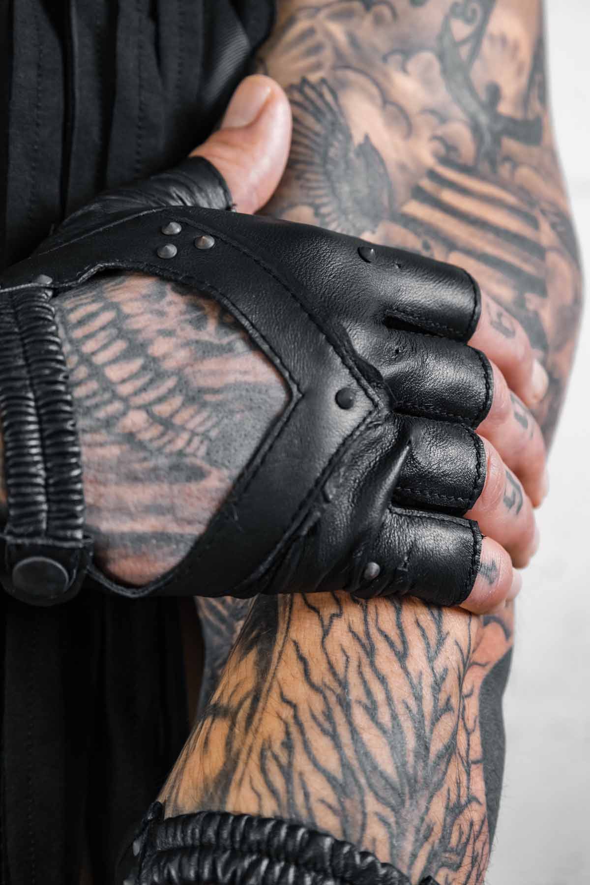 Minaret Leather Gauntlets