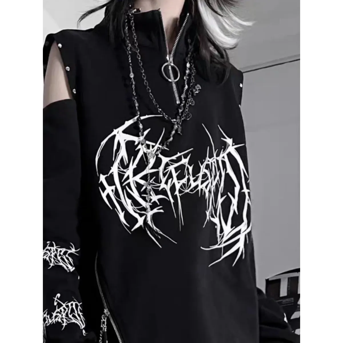 Black off-shoulder punk Harajuku tee with graffiti print, O-ring choker neckline and zipper detail
